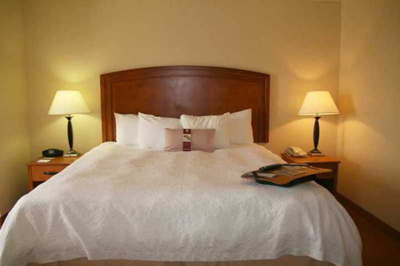 Hampton Inn Champaign/Urbana Szoba fotó